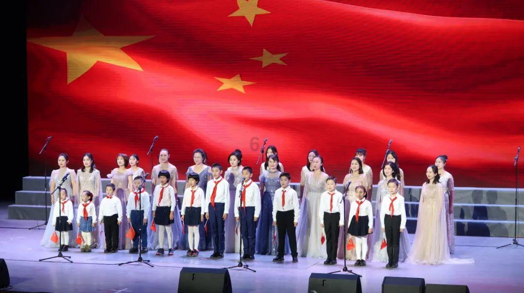 时尚芭比做美甲